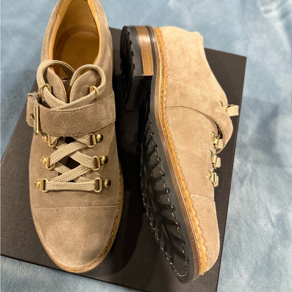 Mr. Logan Oxford from the Office of Angela Scott Size 40